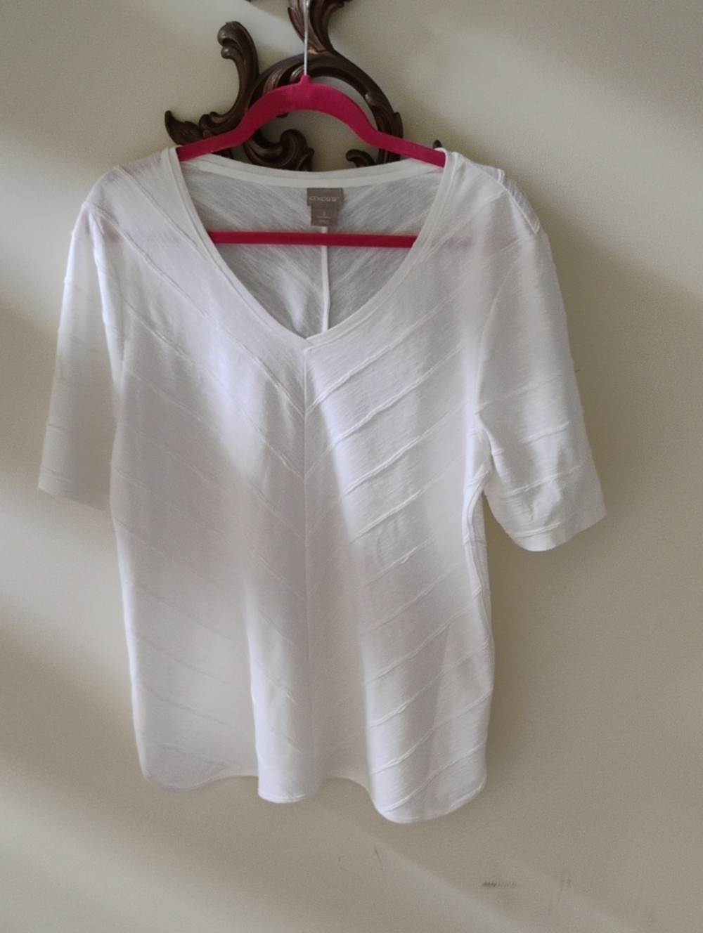 Chico's White V-Neck Short Sleeve Tee